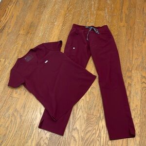 Figs maroon scrubs set Kade bottom XS Tall and one pocket top XS